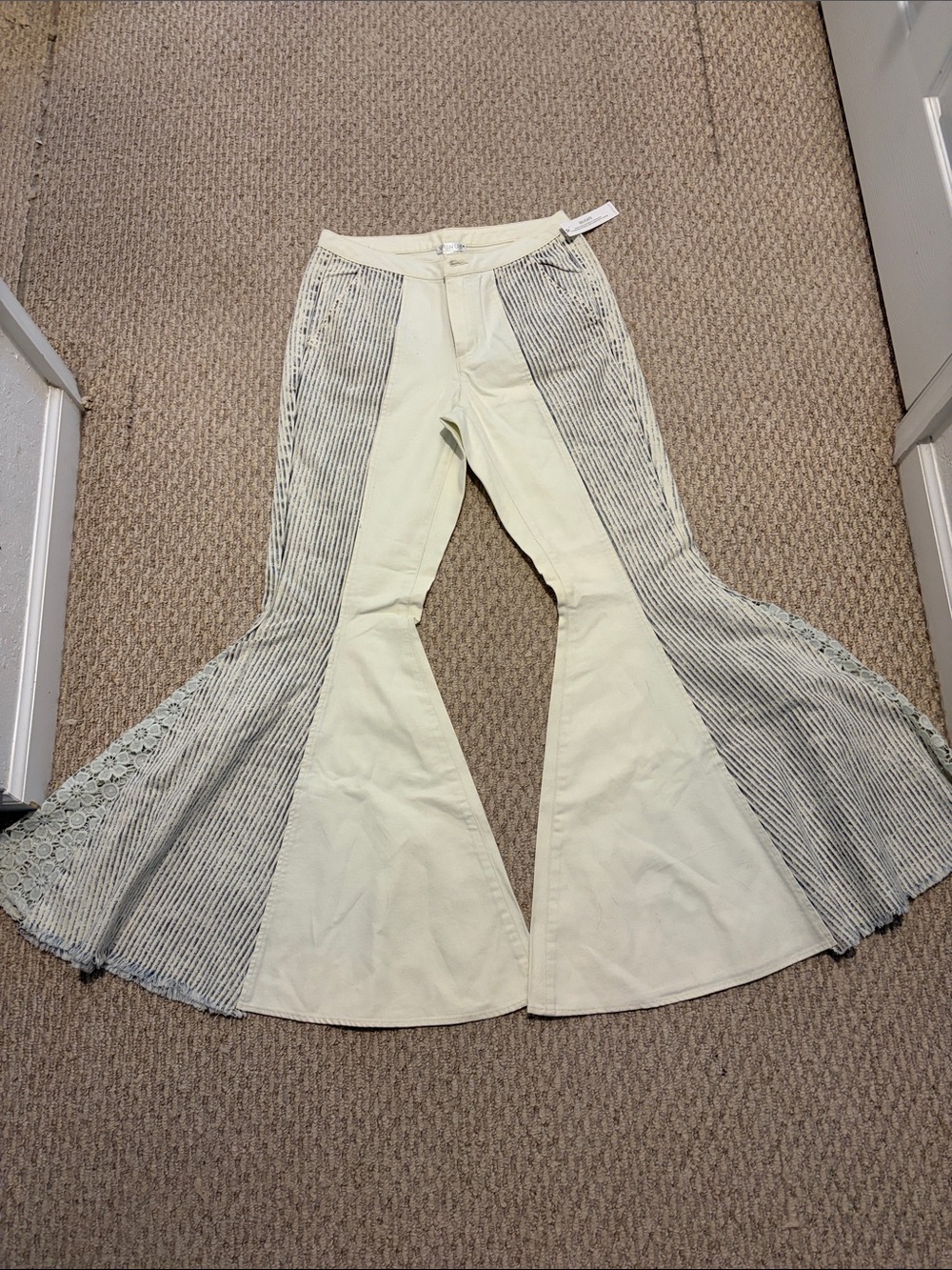 VENUS Cream High-Waist Button Fly Pants
